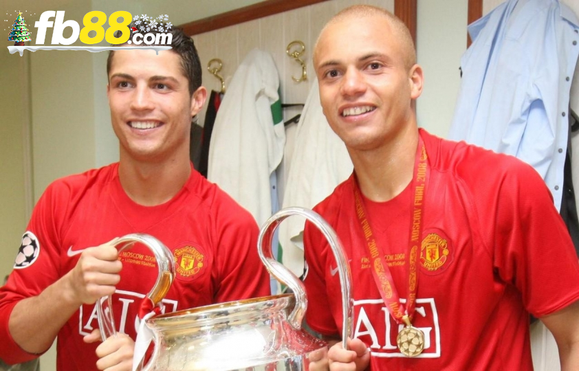 Wes Brown là đồng đội cũ của Ronaldo tại Manchester United.