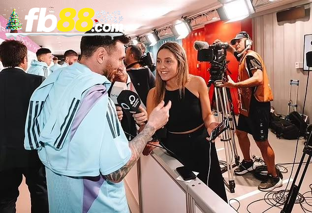 Messi và Sofia Martinez dính tin đồn tình cảm tại World Cup 2022. Ảnh: Daily Mail